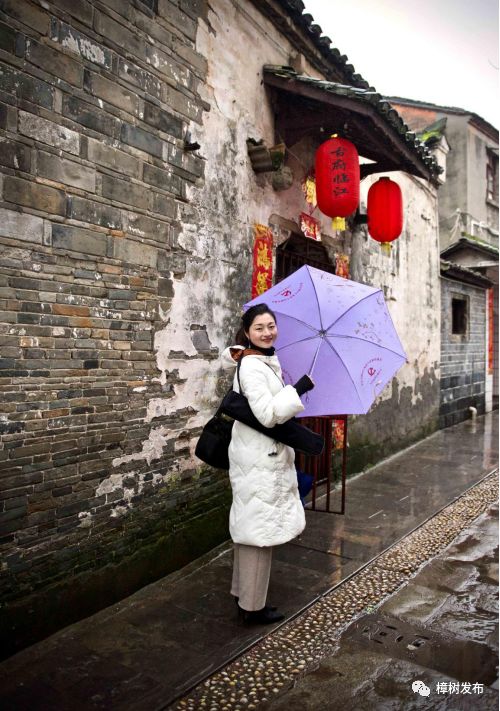 一位临江游子的故乡情：烟雨临江