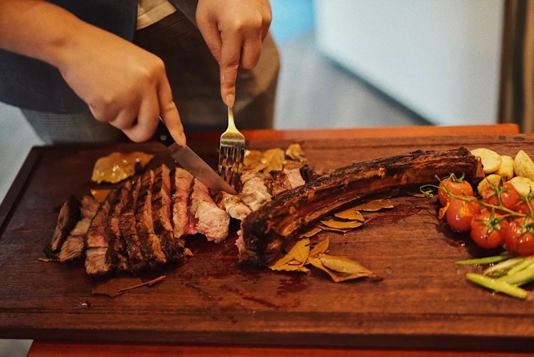 一向以“好吃”出名的凯悦，这次带我把人间三月的春天都吃进了嘴里