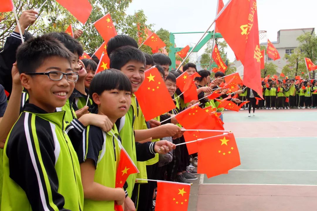 蹇棯甯堢敓鍚堜綔,蹇棯鏍″洯瑙嗛澶у叏鐕冪垎闇囨捈