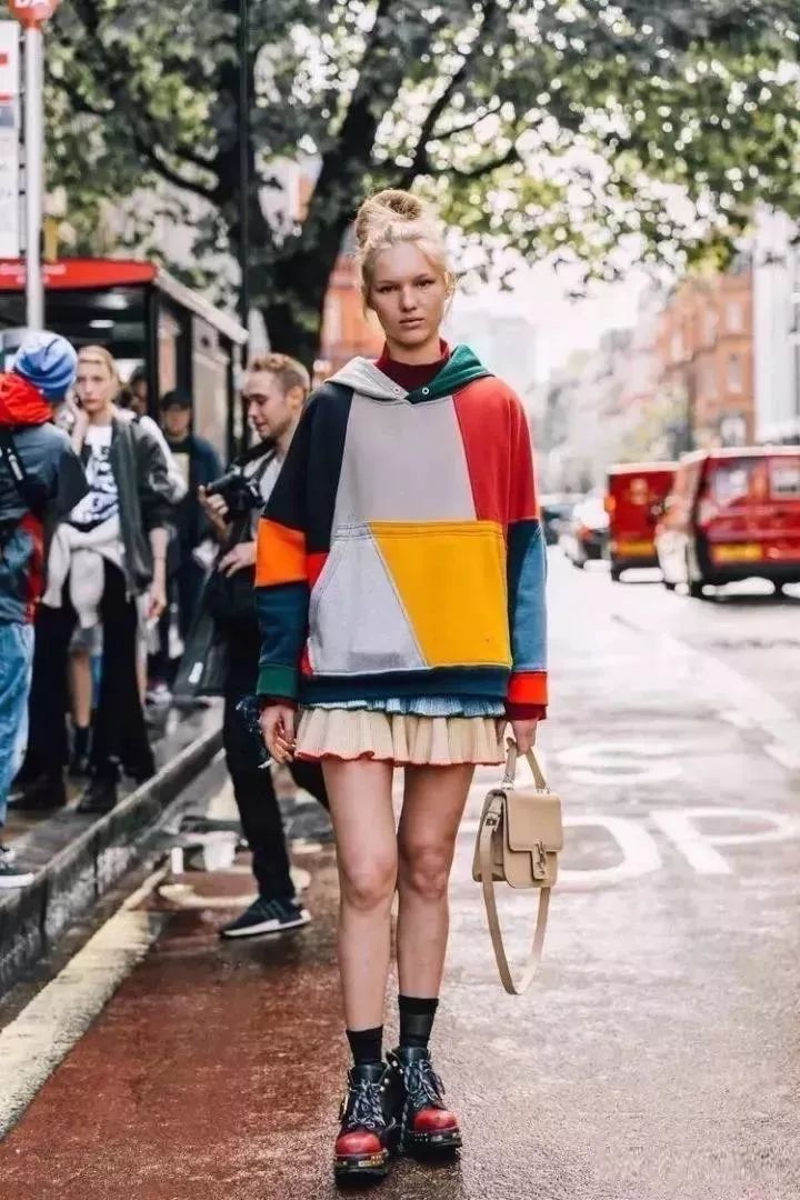 秋冬流行卫衣这么穿超时髦,这些卫衣穿搭好看显瘦更时髦