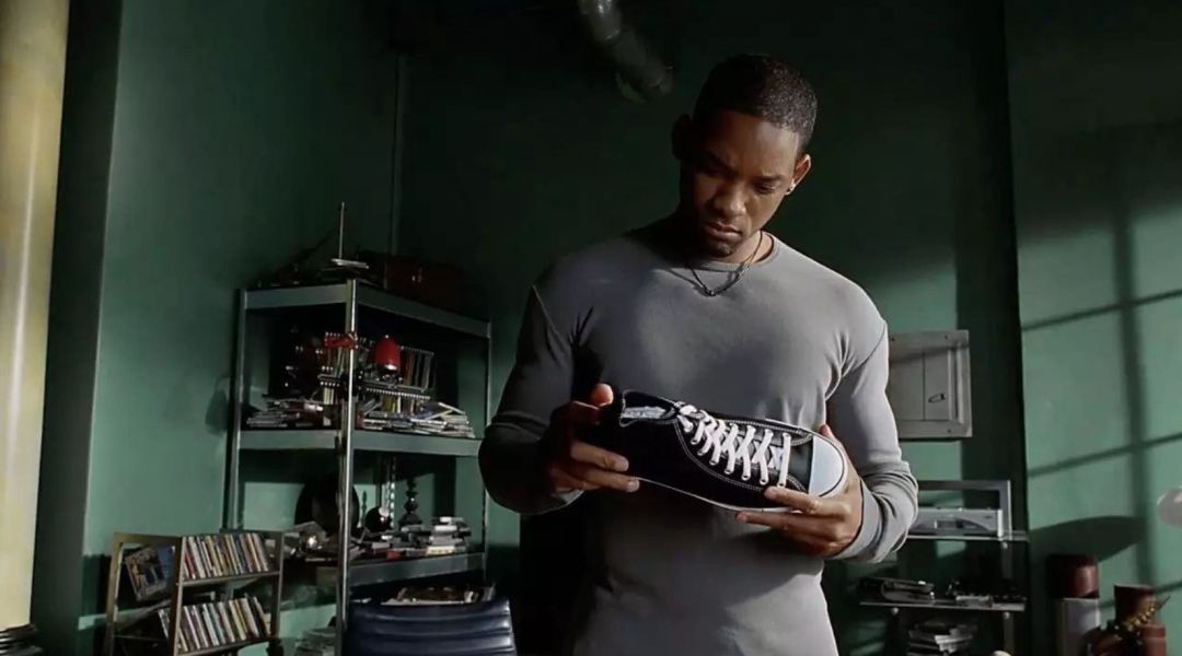 不要跟穿白衣服的人独处,不要跟穿白裤子的人在一起