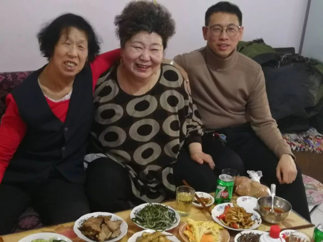 小城故事一家人,小城故事一路相伴