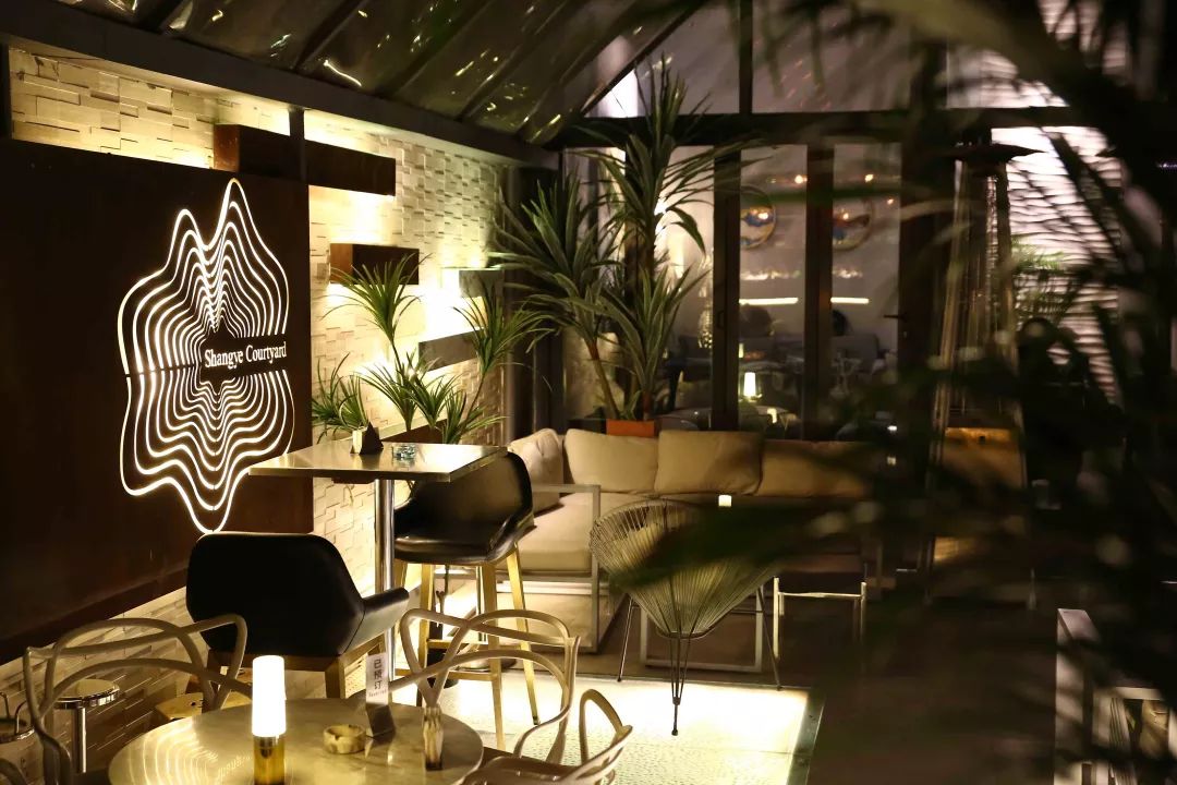 在胡同深处喝咖啡,在胡同喝酒