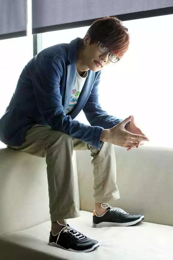 力压周杰伦、引领非主流、霸屏QQ空间…陪你长大的他，怎么混得这么惨？