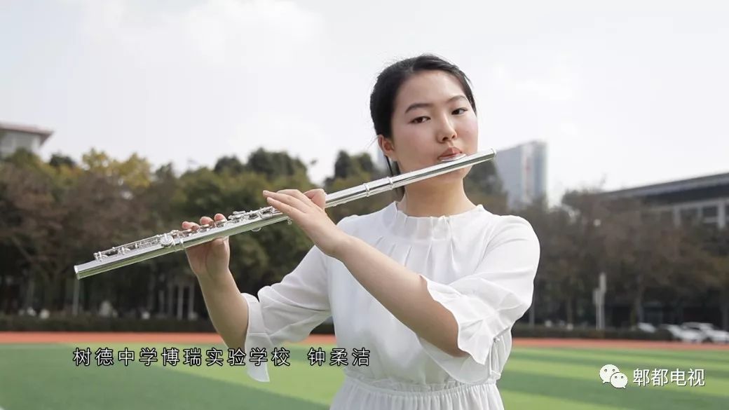 致敬祖国快闪的视频,最感人成都快闪我和我的祖国