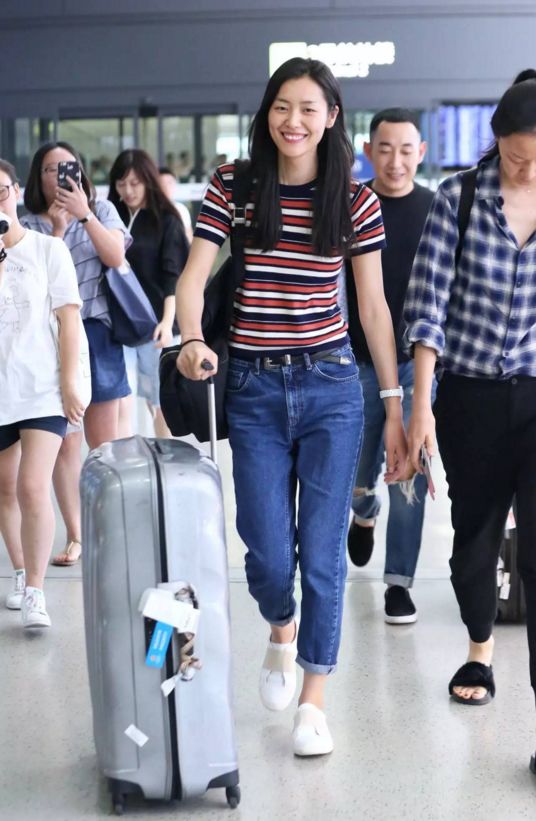 高街里捞夯货要选对KOL，比如宋祖儿孟美岐和张嘉倪她们……