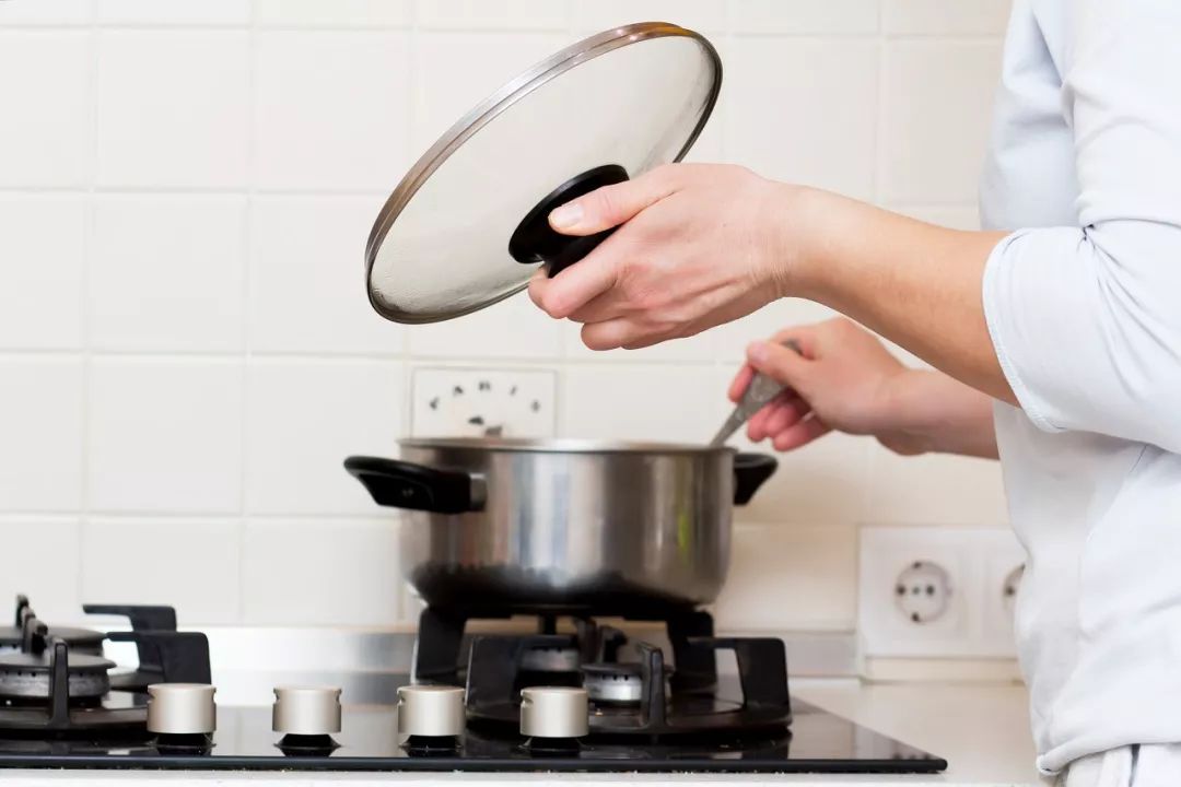 锅盖倒扣在锅上省钱,为什么锅盖倒扣在锅上