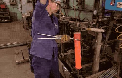 老君！别烧了，俺老孙的铁棒要生出磁性来了！