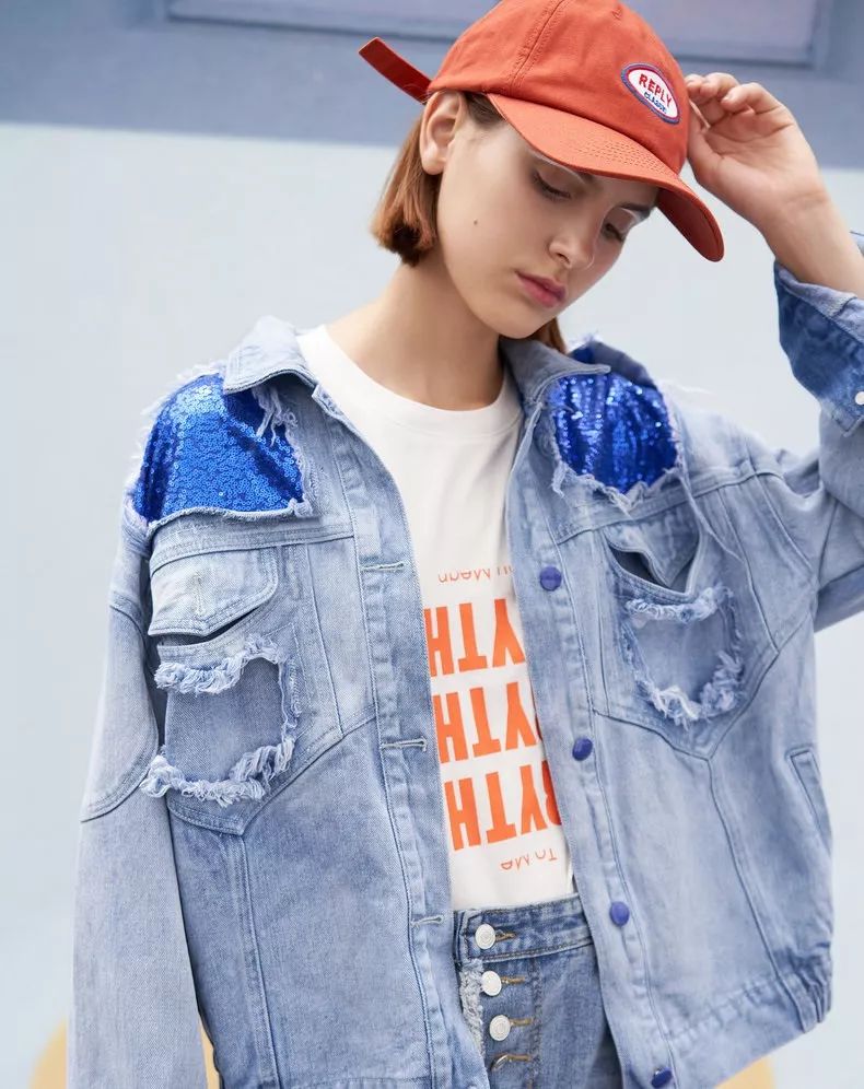 惊喜很多的衣服,今年最流行大版牛仔外套