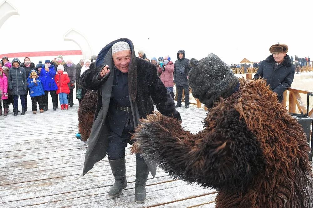 【丝路名城甜美哈密】憨态可掬、亦庄亦谐的“熊舞”，快来为这项哈萨克族民间舞蹈点赞吧！