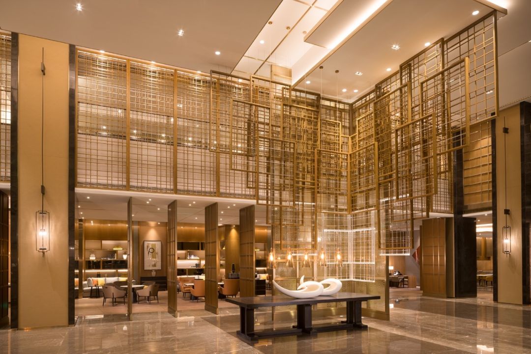 洗澡喝酒躺着看飞机!深圳机场这家奢华酒店“转机星人”务必了解一下!