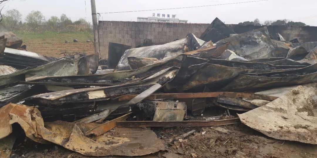 【早安·芜湖】东方龙城小区停车位，一租就是三年？