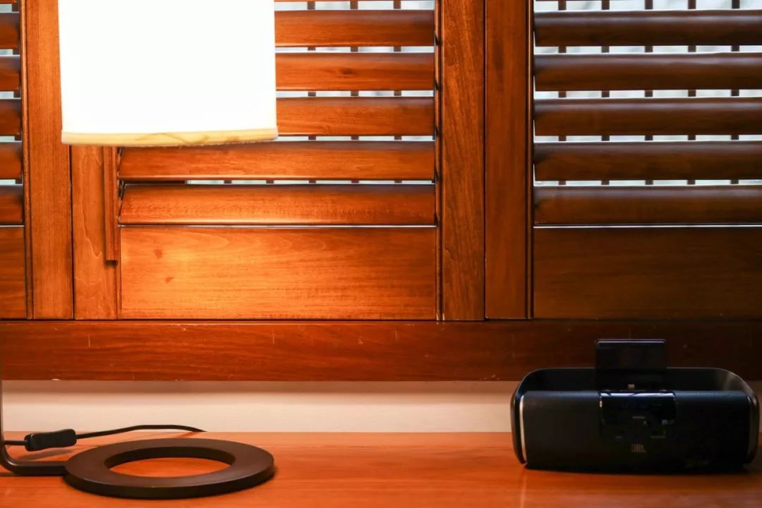 摇船前往酒店，睡在百花深处|杭州最仙儿的打开方式叫紫萱！