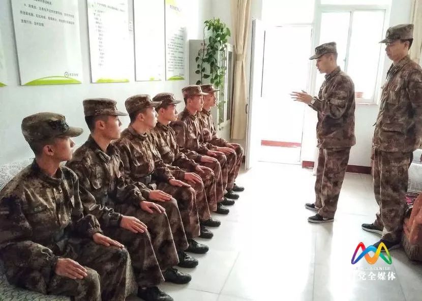 兵哥哥进大学视频,兵哥哥把被子叠成豆腐块