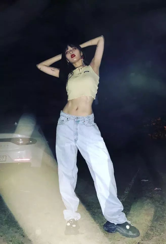 泫雅衣着,泫雅衣服怎么搭配