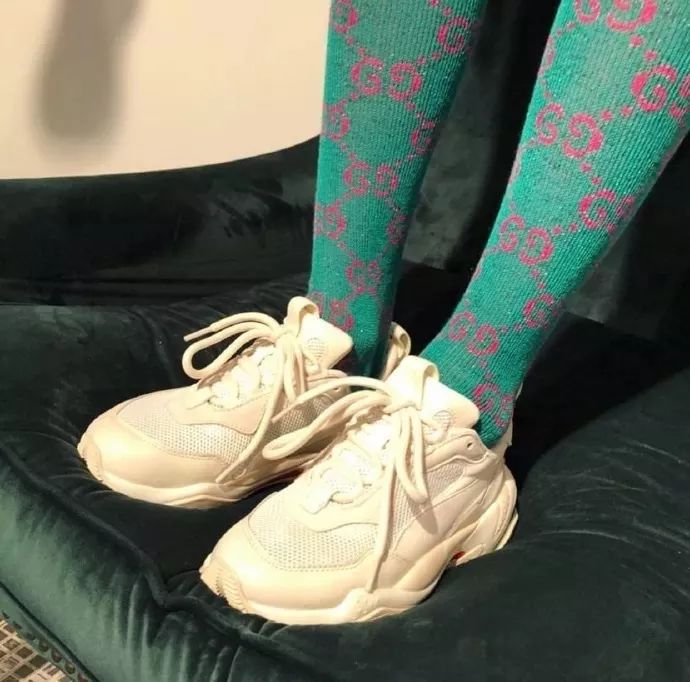 泫雅衣着,泫雅衣服怎么搭配