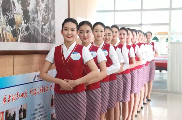 南航最漂亮十大空姐制服,南航的空姐制服特别像服务员