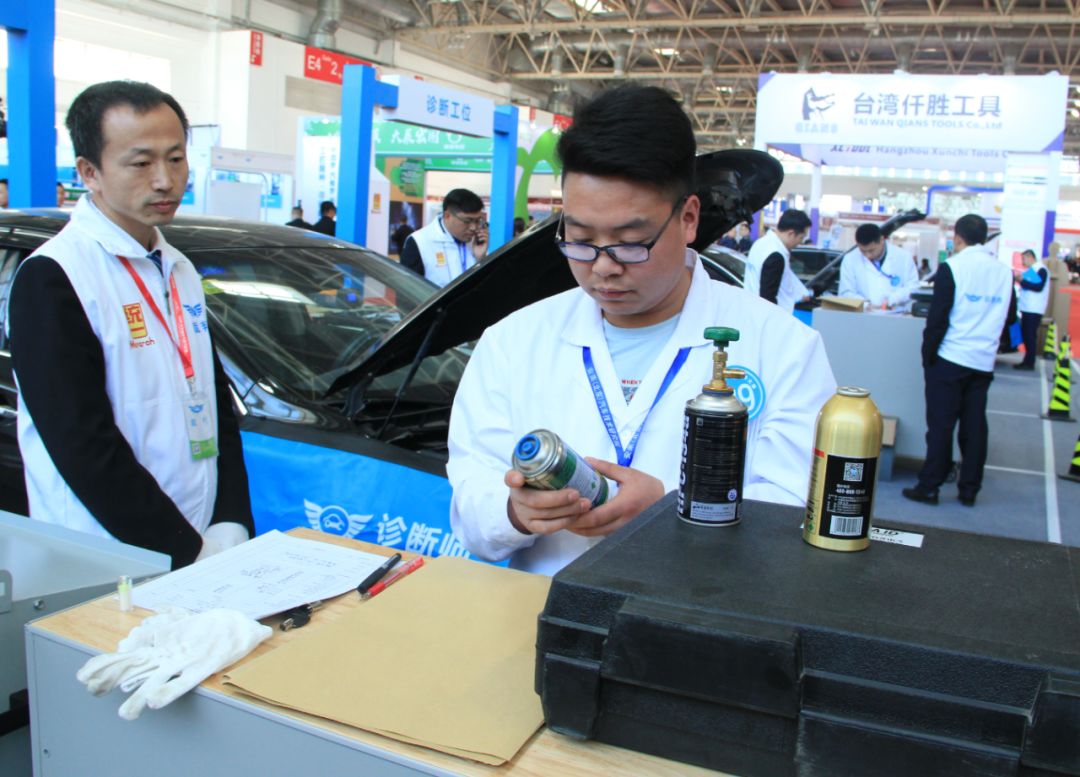 奔驰v级mpv如何启动,2017款奔驰空调怎么关闭