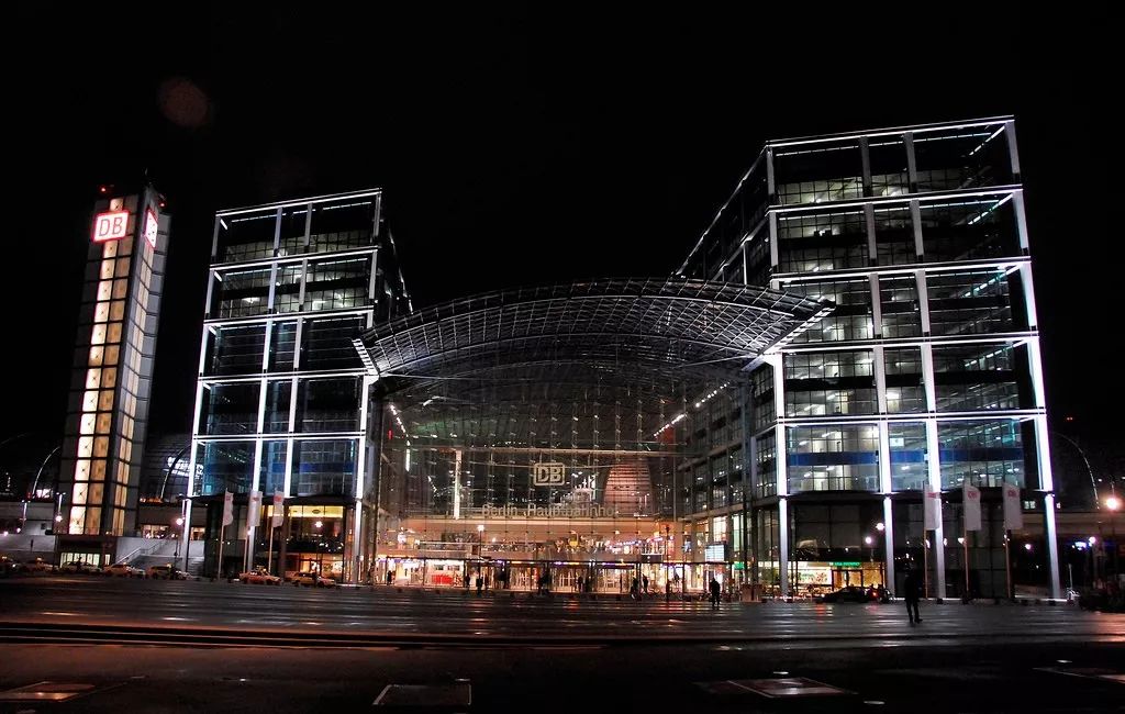 柏林展示身材,柏林很穷吗