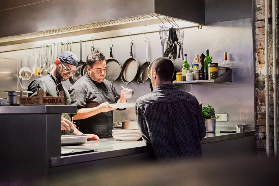 柏林展示身材,柏林很穷吗