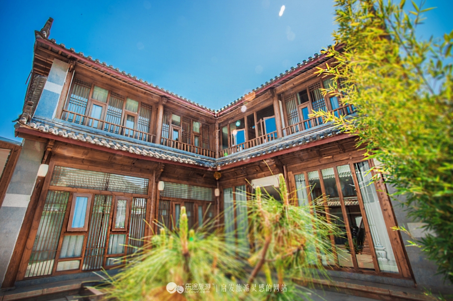 丽江古城少有的超大庭院客栈，适合爱茶人士！