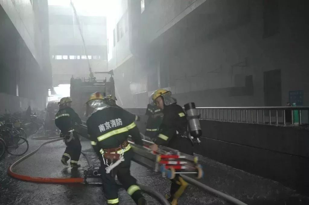 致敬最美逆行者为英雄点赞,致敬最美逆行者传递好声音