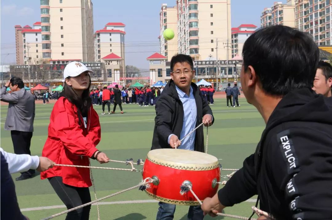 定格精彩瞬间彰显体育精神,丹棱中学60届田径运动会精彩瞬间