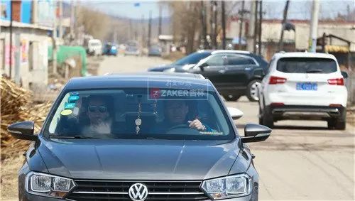 寻找5岁失踪女孩悬赏20万元仍有效,数百人搜救失联女童视频