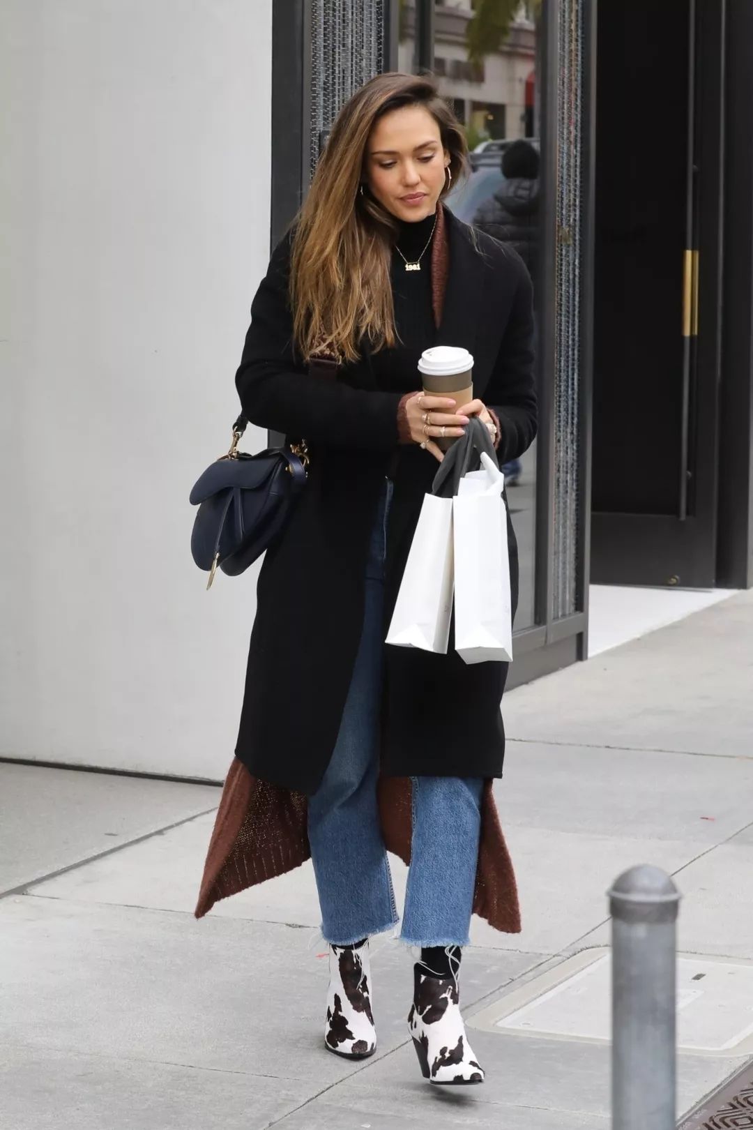 豹纹OUT，下一个C位印花轮到奶牛纹上场！