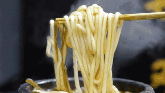 小时候吃的土豆和现在的不一样,姐弟俩土豆粉吃出了什么