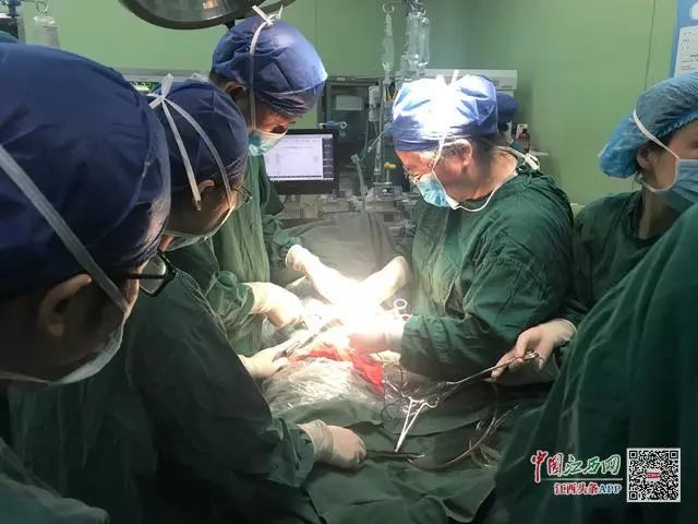 【暖新闻·江西2019】江西“粗心”妈妈分娩遇险情！5小时抢救赢下“生死时速”