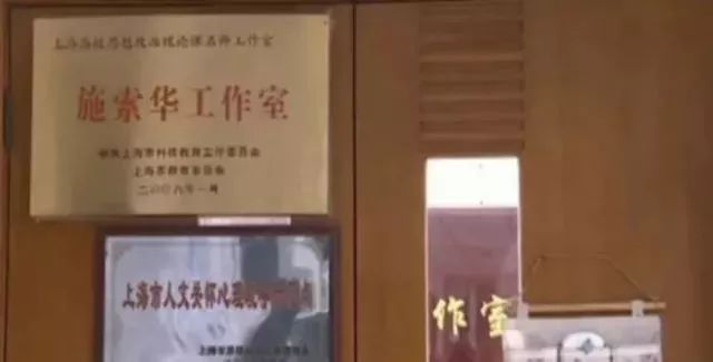 瑗垮畨浜ゅぇ浜烘皵缇庡コ鏁欏笀,浜ゅぇ濂崇