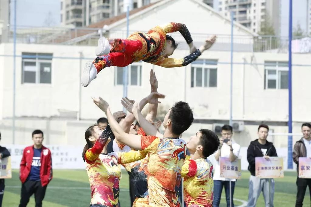 鸣锣开赛,鸣锣开市时刻中国公募