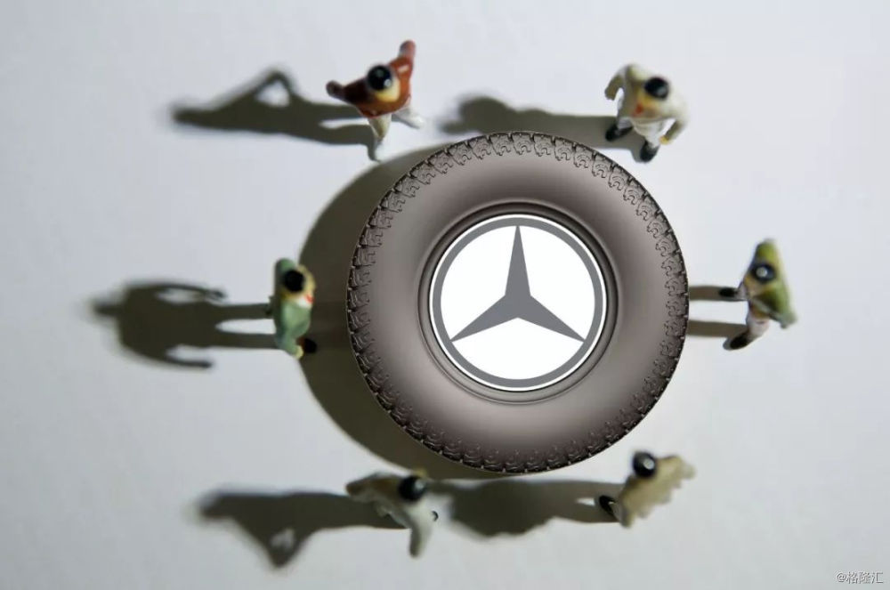 早报|刘强东强奸案再起风波;奔驰女车主维权达成和解;高通与苹果意外和解;苹果将捐款重建巴黎圣母院