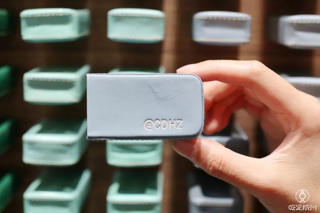 浙江首家！周杰伦为她谱曲、李佳琦连拍两个视频种草、让代购跑断腿的香水品牌来杭州了！