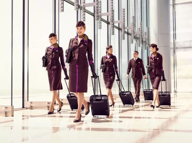 外航淡绿色制服空姐,外航空姐制服大比拼