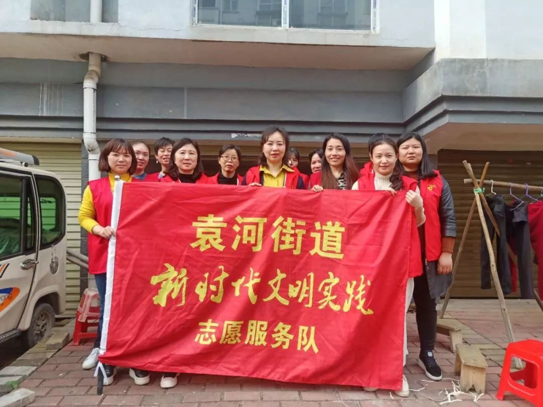 在厂里做小生意,在小工厂工作