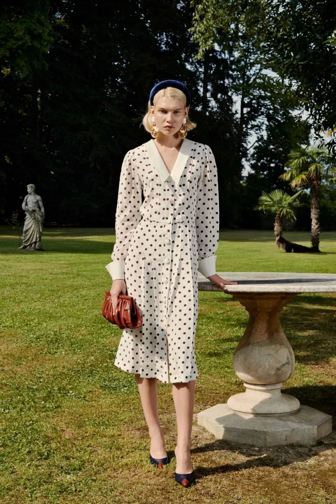 吴宣仪穿深v长裙,吴宣仪深v长裙