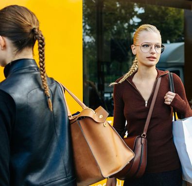 吴宣仪穿深v长裙,吴宣仪深v长裙