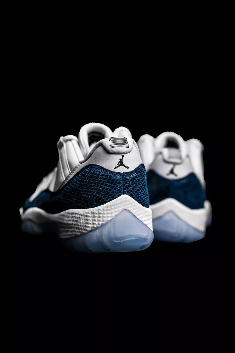 airjordan11low黑红测评,airjordan11lowwhitebred上脚图