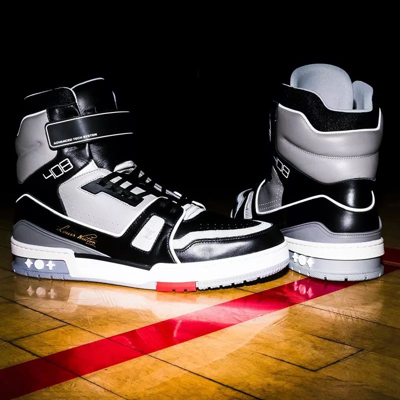 aj1和yeezy冰蓝哪个好,aj1和yeezy谁值得买