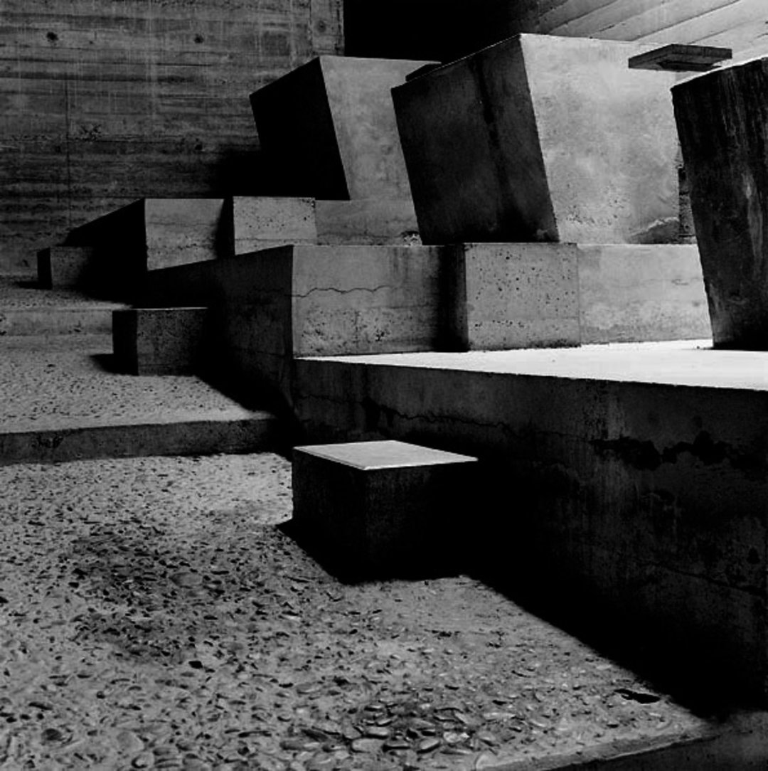 房子在她的镜头里变得生动，来看建筑摄影师埃莱娜30年作品展