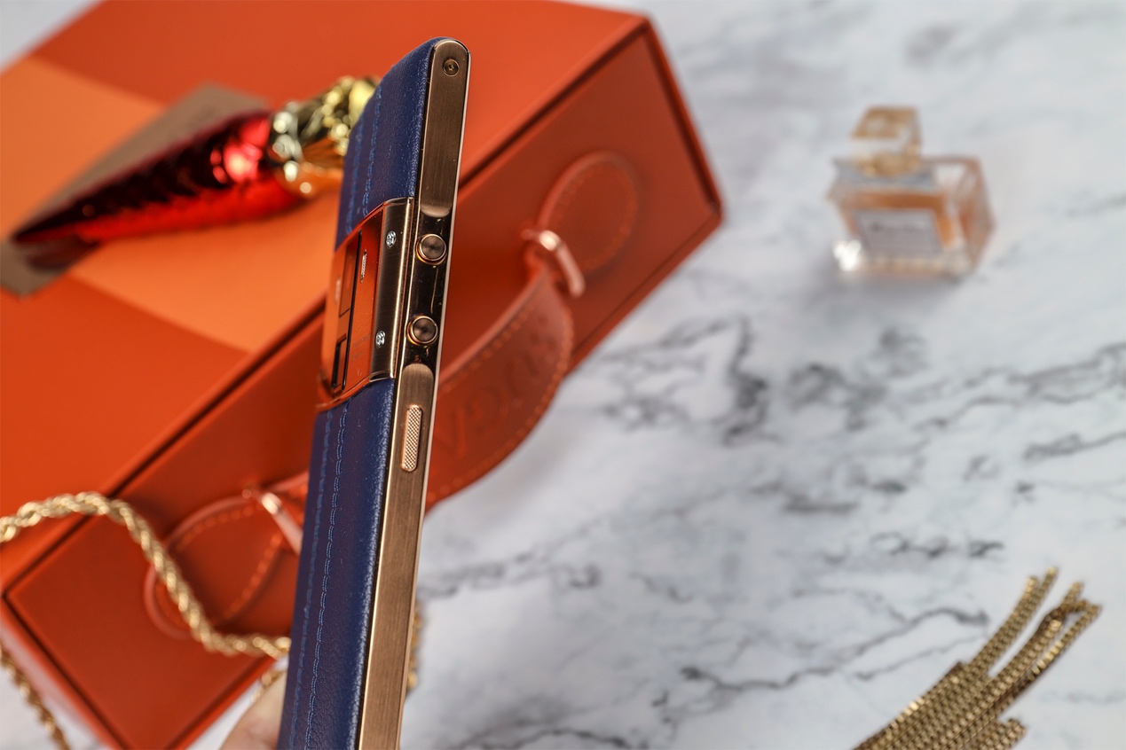 糖果翻译手机S30图赏：让你畅通全球的随身翻译官