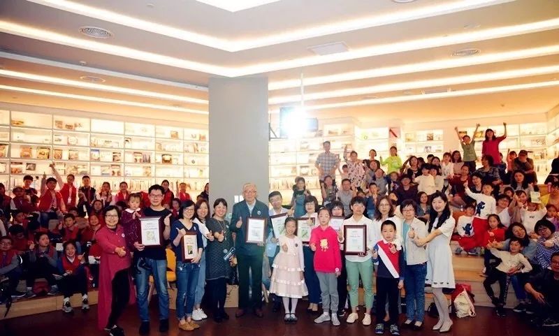 “魔法Auntie”张弘:做童心世界的点灯人,以专业和勇气远离阅读“爆款”|我的城·讲述