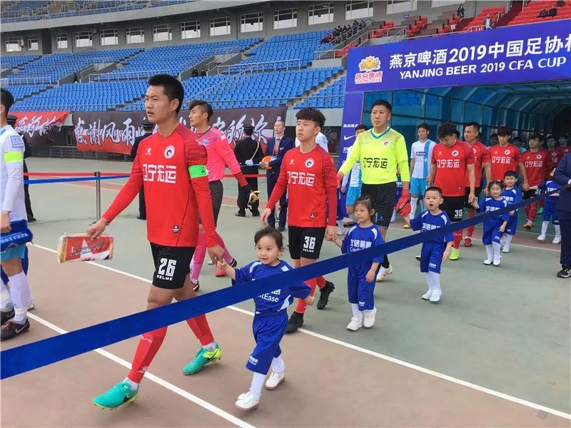 球员牵手球童,牵手球童名场面