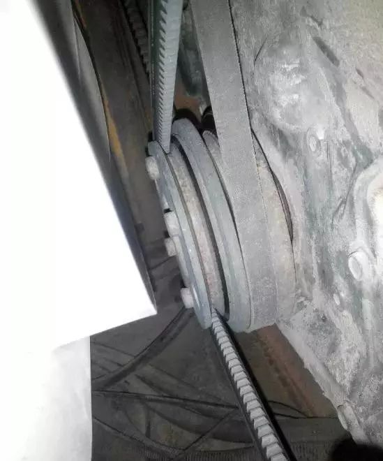 早上启动发动机冒白烟,柴油发动机冒白烟启动不了