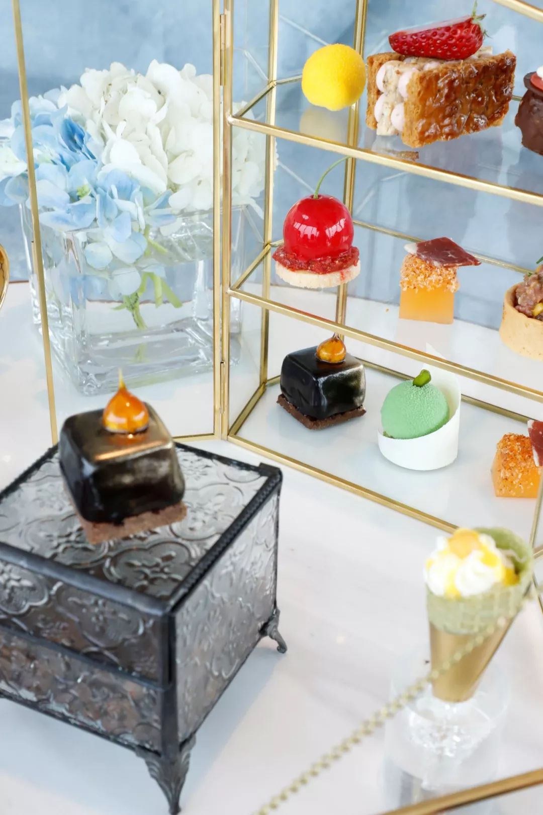 在重庆之巅，住云端奢居吃米其林大餐，刷新山城奢华新高度！