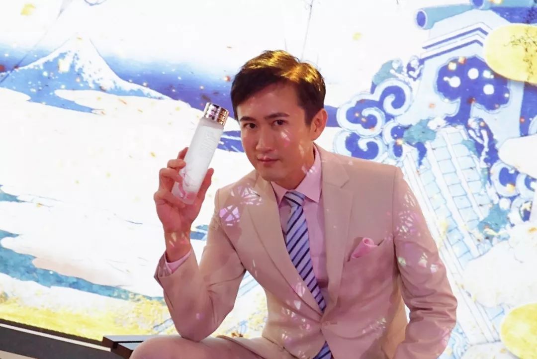 盲测14天揭密|年轻肌特训营收关，那瓶好评如潮的精华水究竟是谁？