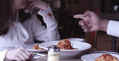 躺着都能洗衣服！国人变态黑科技，一泡，衣服自己就干净了