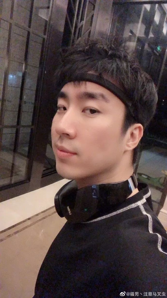 【见闻270】骚男首谈离婚后生活，女流的胸竟然比刘飞儿还大？！